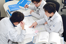 先輩社員インタビュー